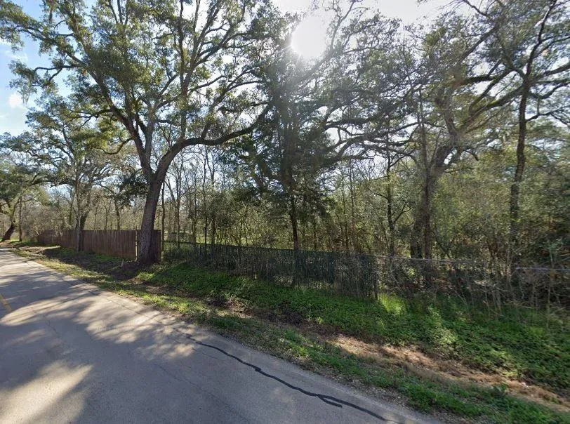 107 Forest Loop Angleton, TX 77515