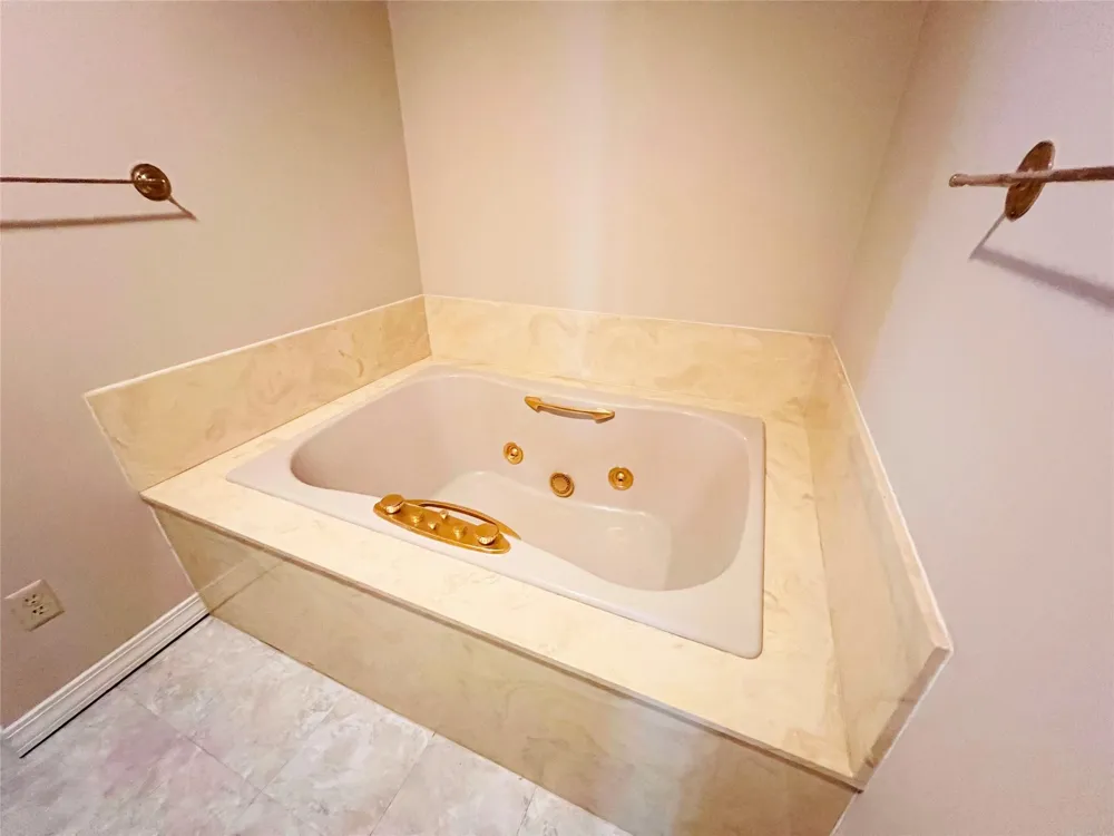 204 Primrose Lane Hemphill, TX 75948
