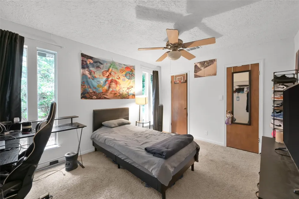 423 Paradise Lane Montgomery, TX 77356
