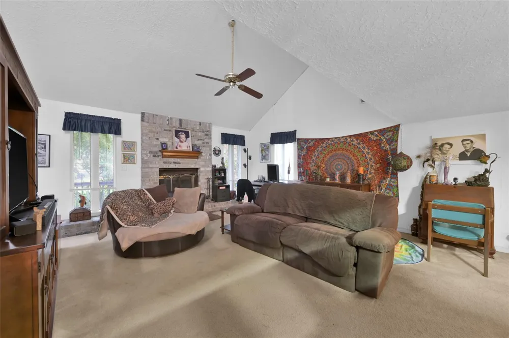 423 Paradise Lane Montgomery, TX 77356