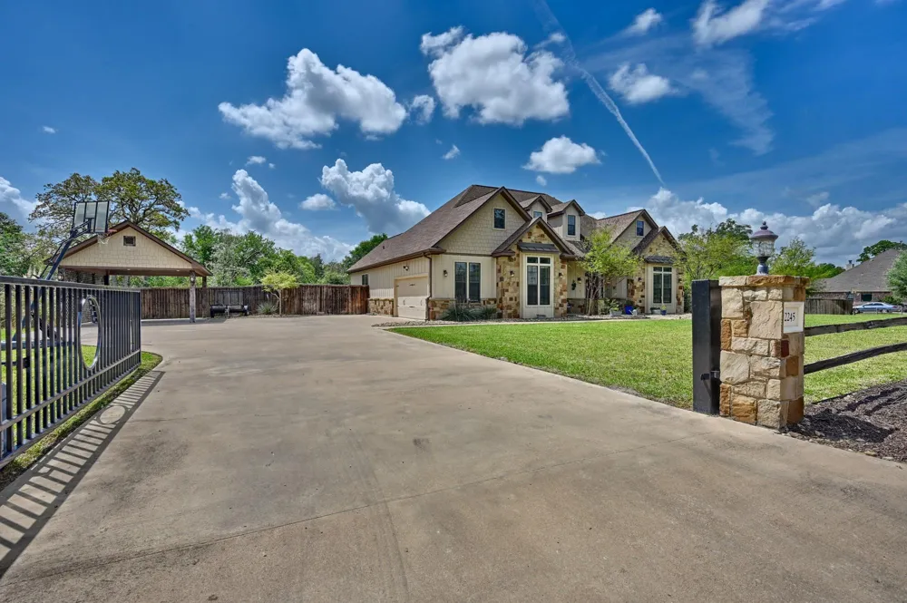 2245 Strangmeier Road Brenham, TX 77833