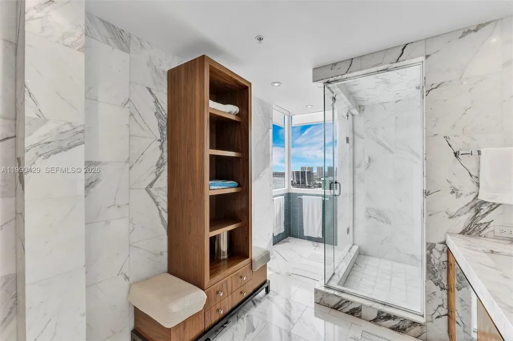 19400 Turnberry Way #2011 Aventura, FL 33180