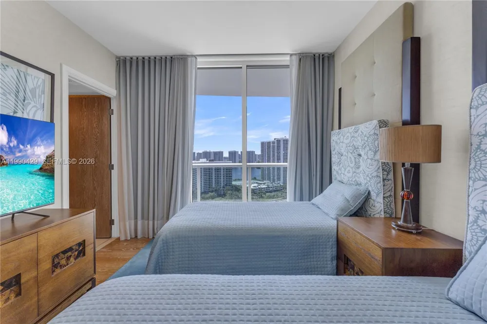 19400 Turnberry Way #2011 Aventura, FL 33180