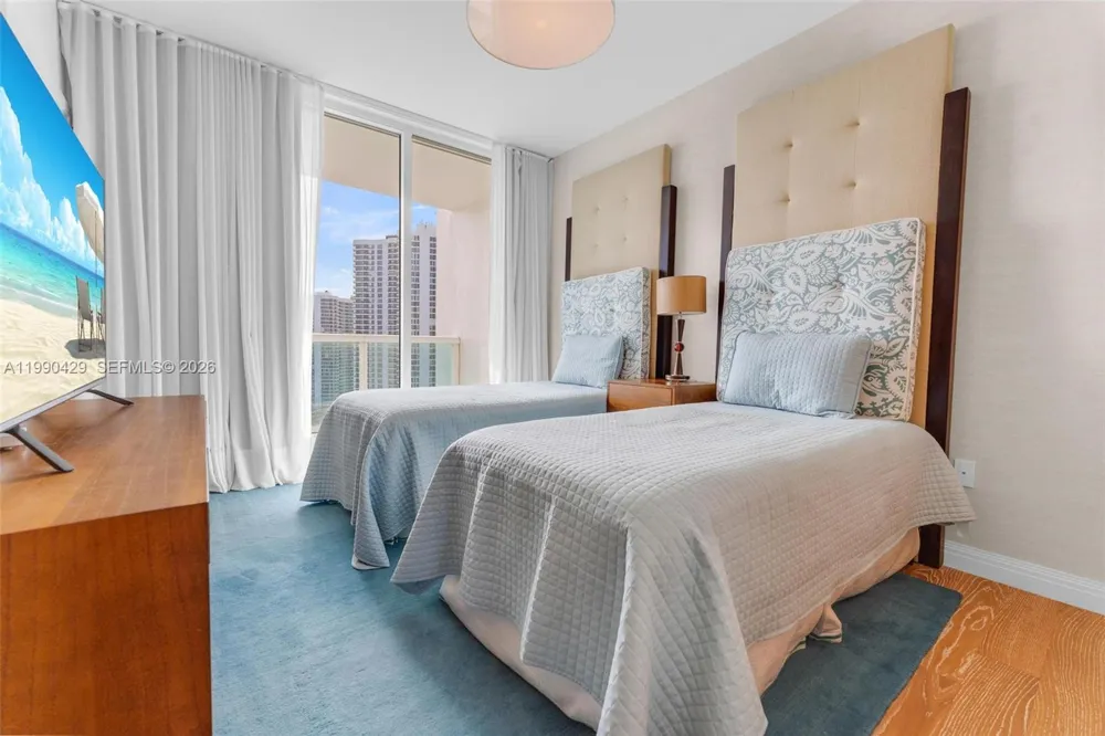 19400 Turnberry Way #2011 Aventura, FL 33180