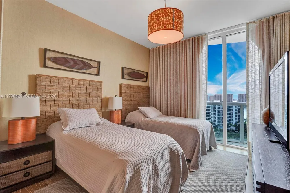19400 Turnberry Way #2011 Aventura, FL 33180