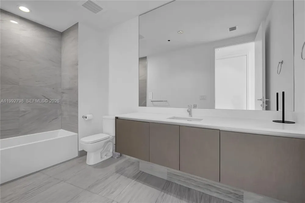 3300 NE 188th St #615 Aventura, FL 33180