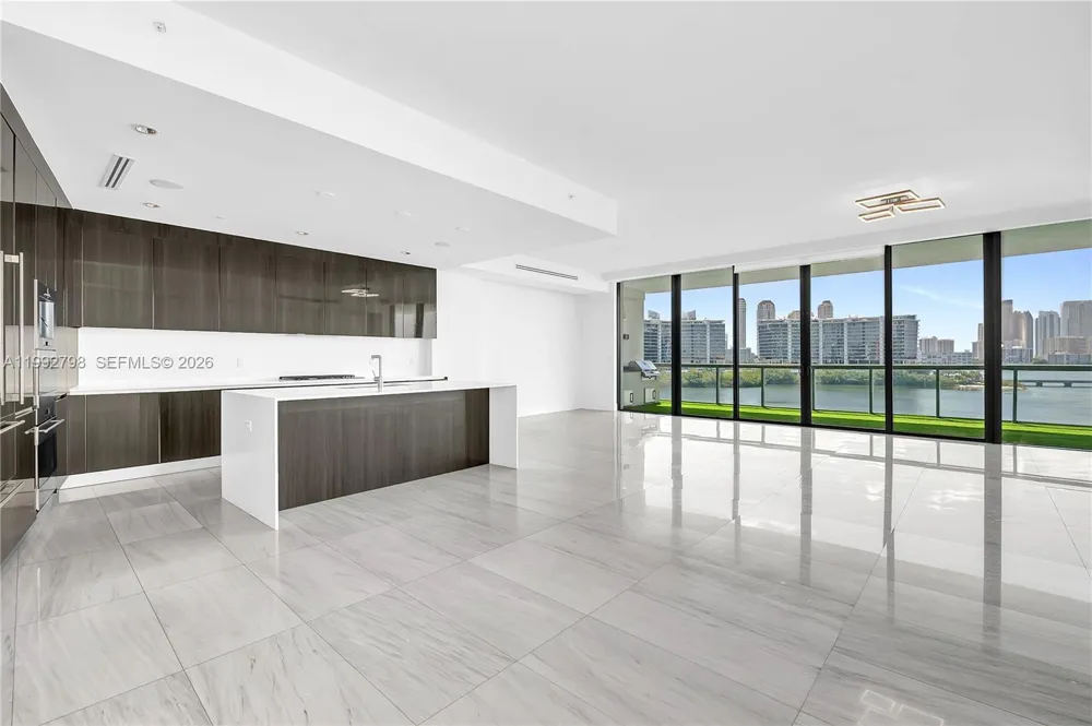 3300 NE 188th St #615 Aventura, FL 33180