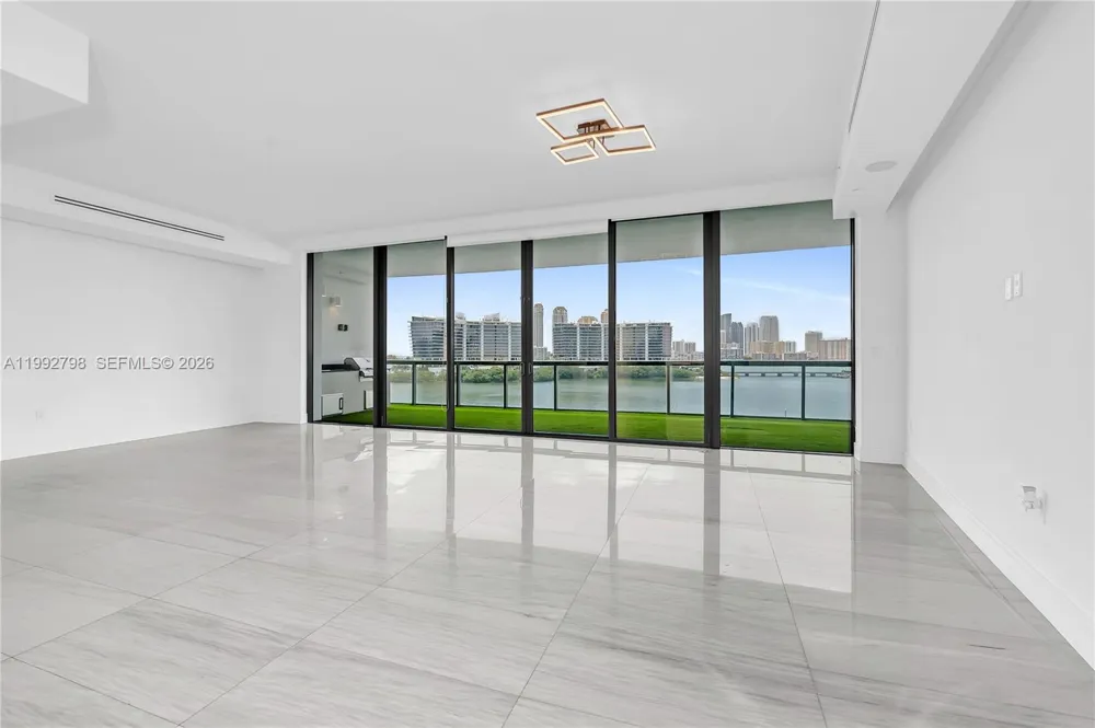 3300 NE 188th St #615 Aventura, FL 33180