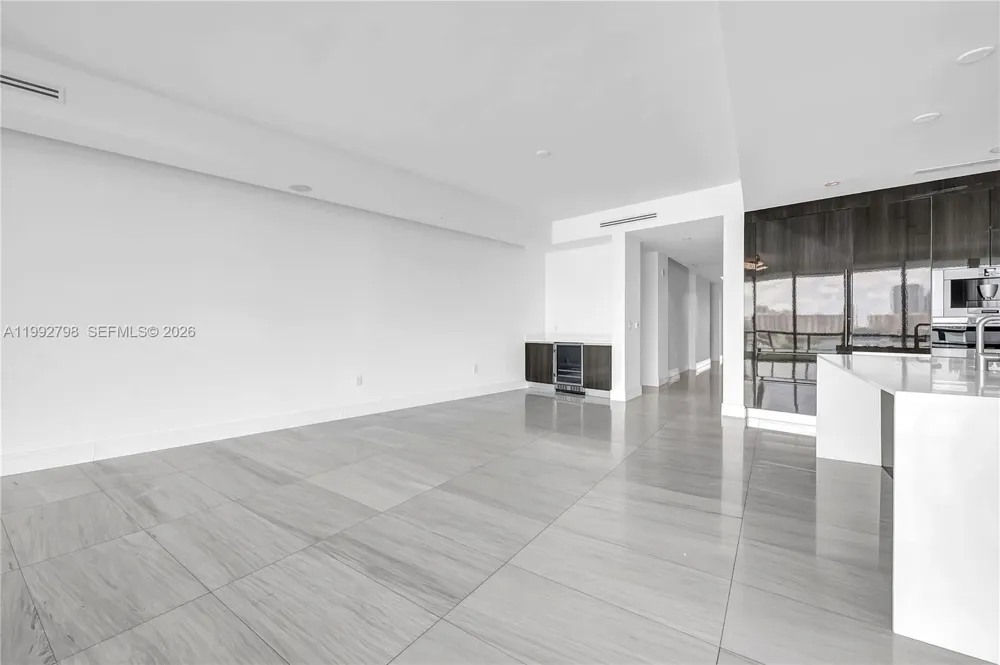 3300 NE 188th St #615 Aventura, FL 33180