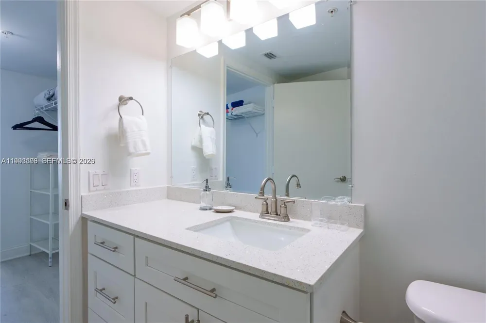 1750 Bayshore Dr #2401 Miami, FL 33132