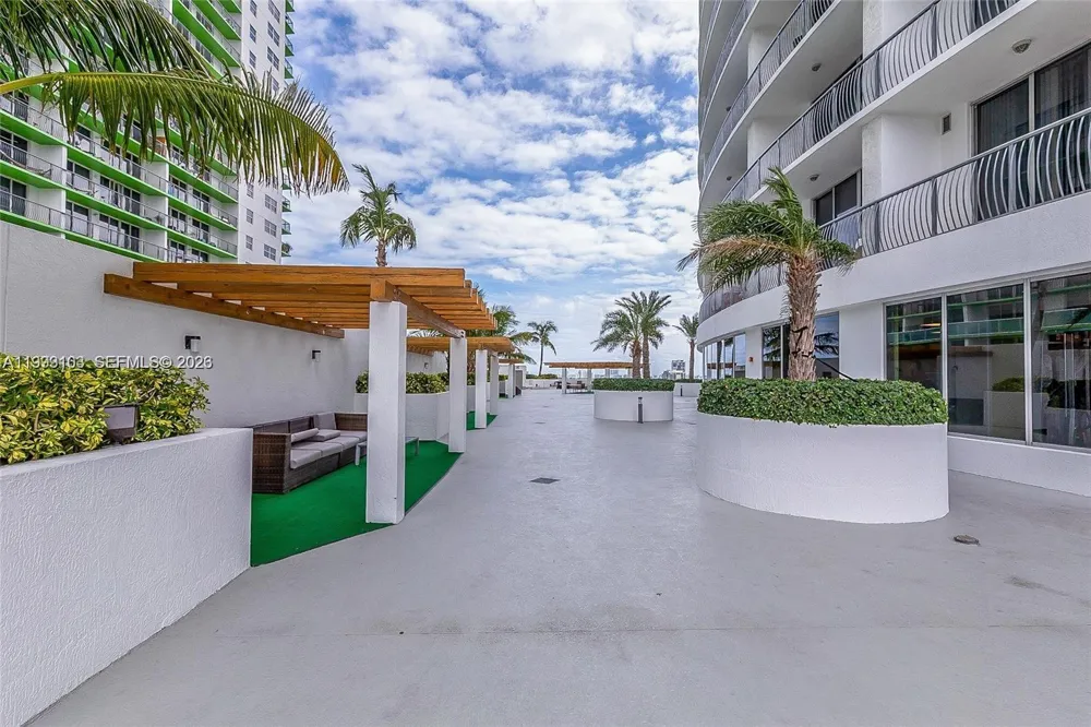 1750 Bayshore Dr #2401 Miami, FL 33132