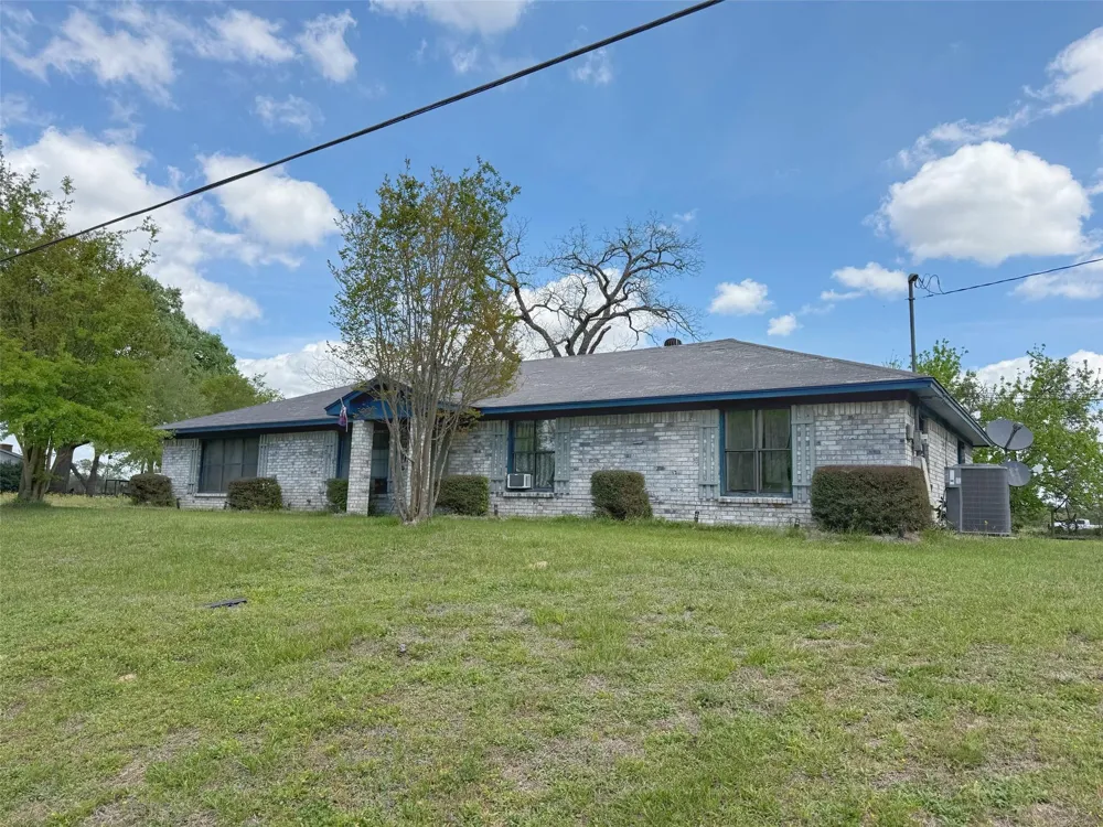 935 Center St Buffalo, TX 75831
