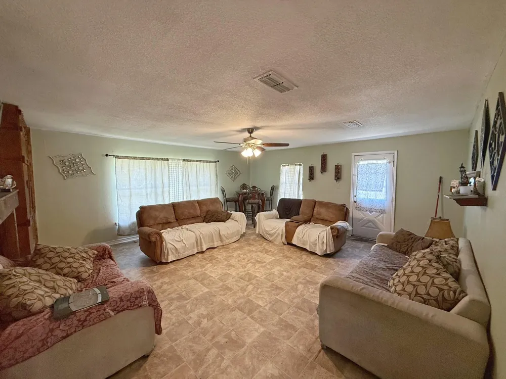 935 Center St Buffalo, TX 75831