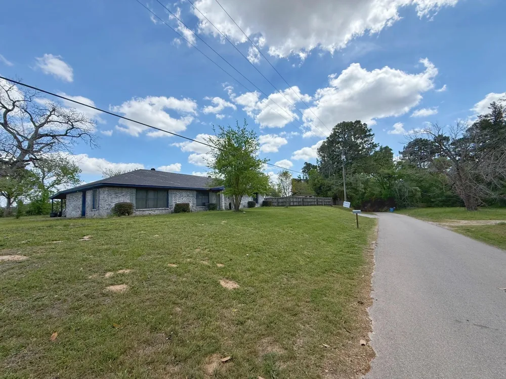 935 Center St Buffalo, TX 75831