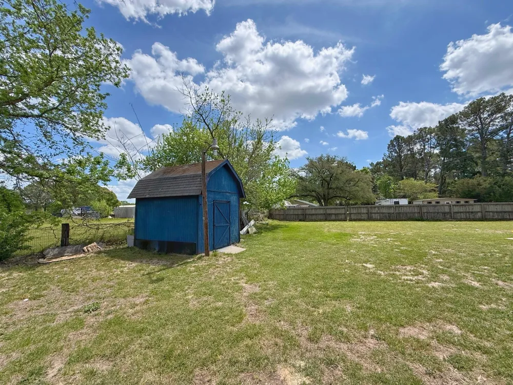 935 Center St Buffalo, TX 75831