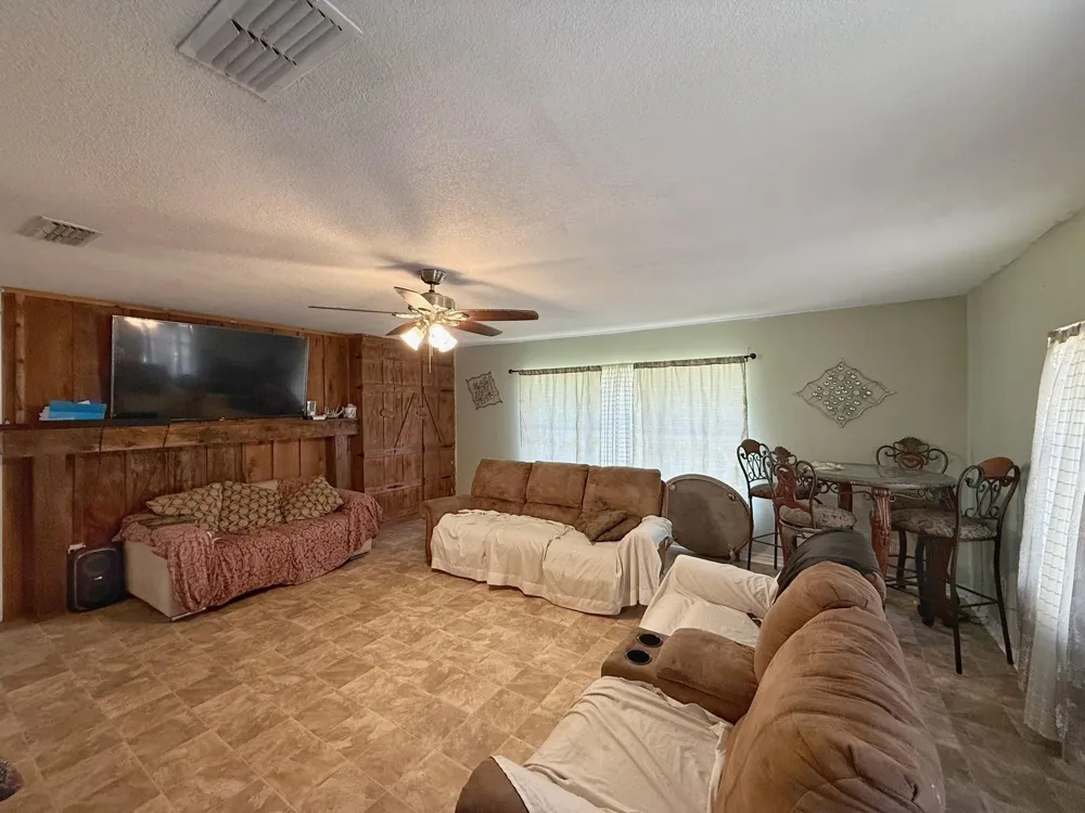 935 Center St Buffalo, TX 75831