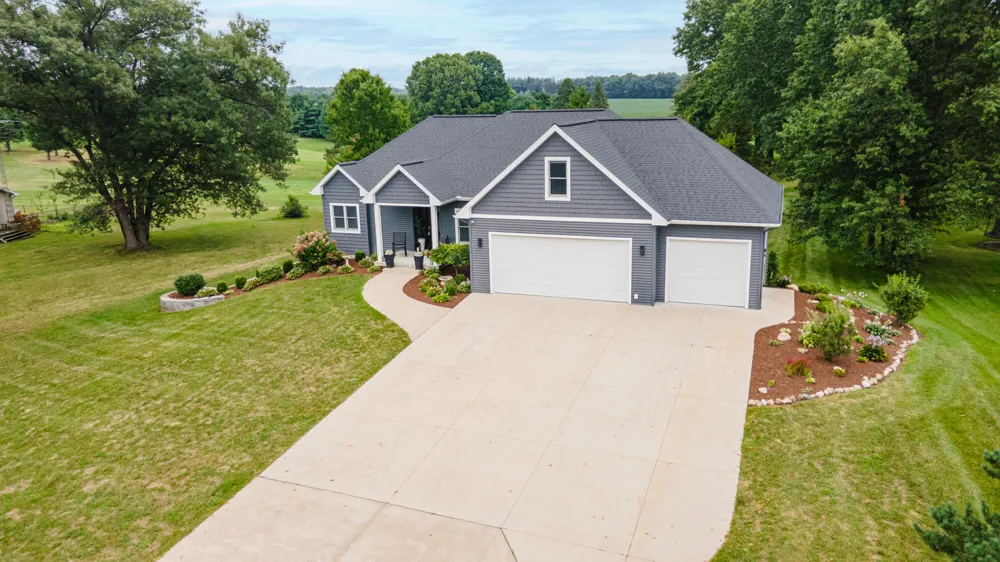 52039 Kern Drive Three Rivers, MI 49093