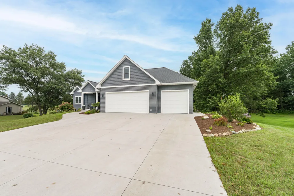 52039 Kern Drive Three Rivers, MI 49093