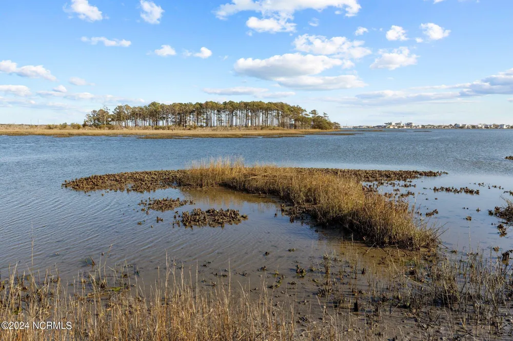 1302 Fathom Way Morehead City, NC 28557