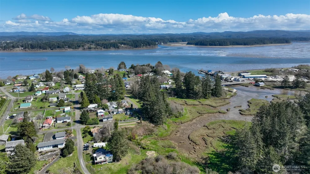 21 2nd Street Bay Center, WA 98527
