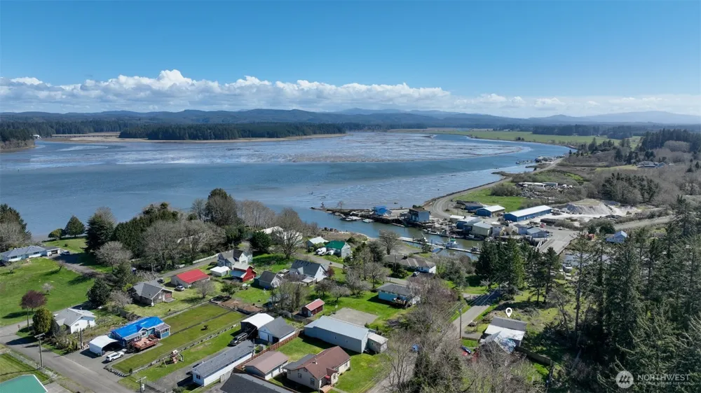 21 2nd Street Bay Center, WA 98527