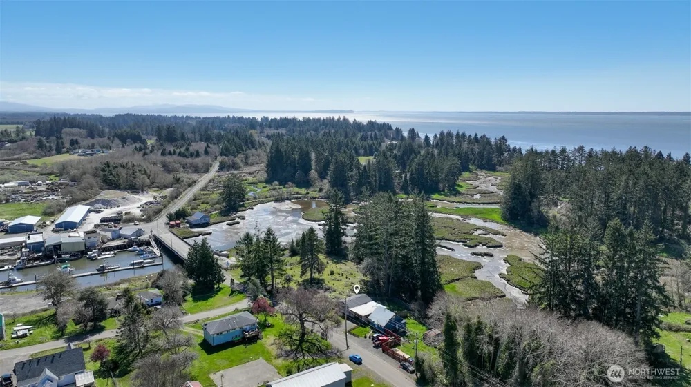 21 2nd Street Bay Center, WA 98527