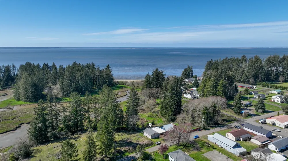 21 2nd Street Bay Center, WA 98527