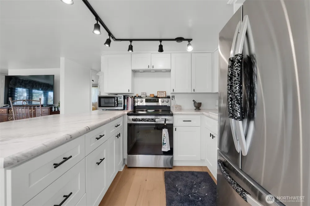 21 2nd Street Bay Center, WA 98527