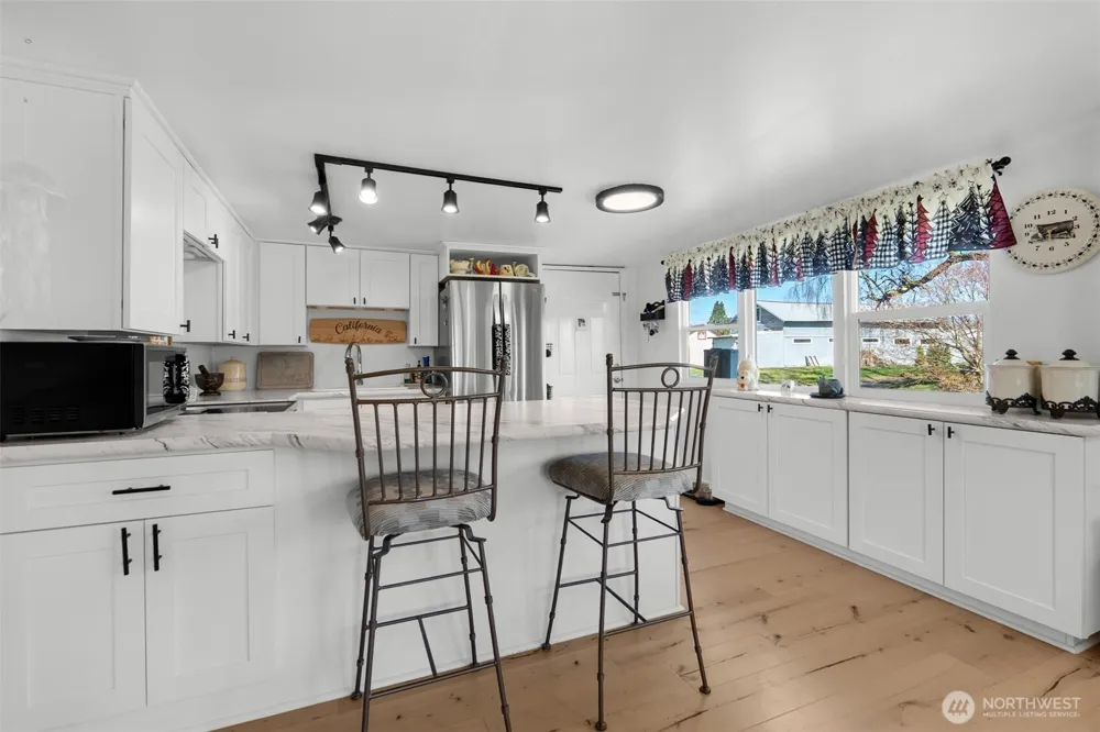 21 2nd Street Bay Center, WA 98527