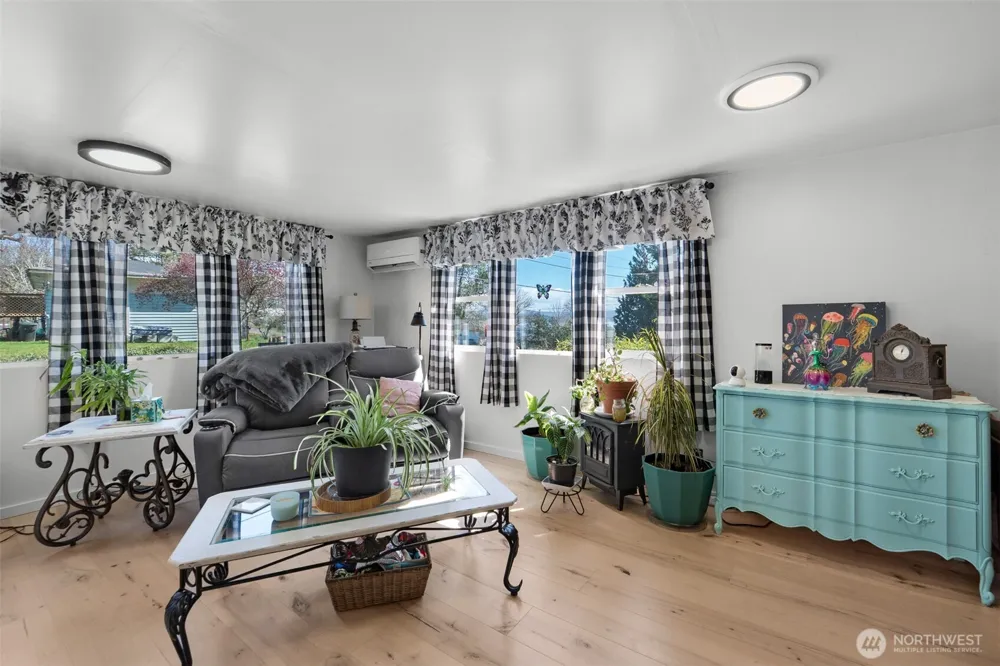 21 2nd Street Bay Center, WA 98527