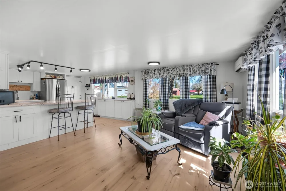 21 2nd Street Bay Center, WA 98527