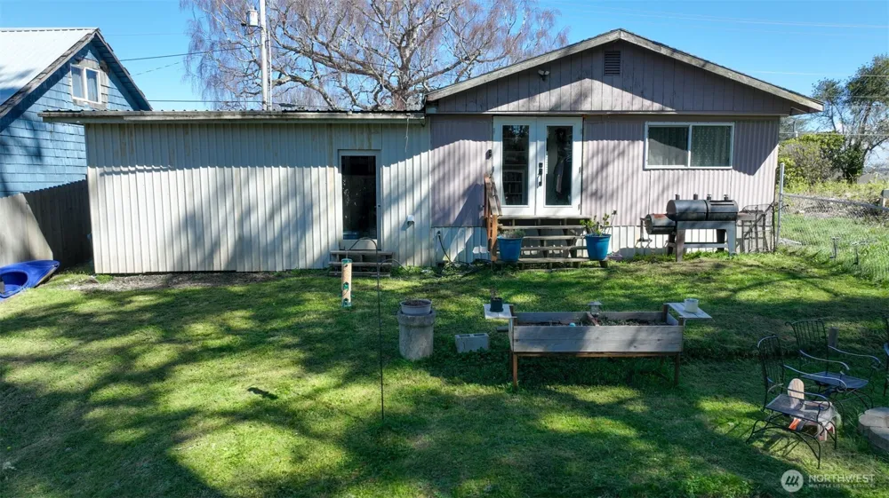 21 2nd Street Bay Center, WA 98527