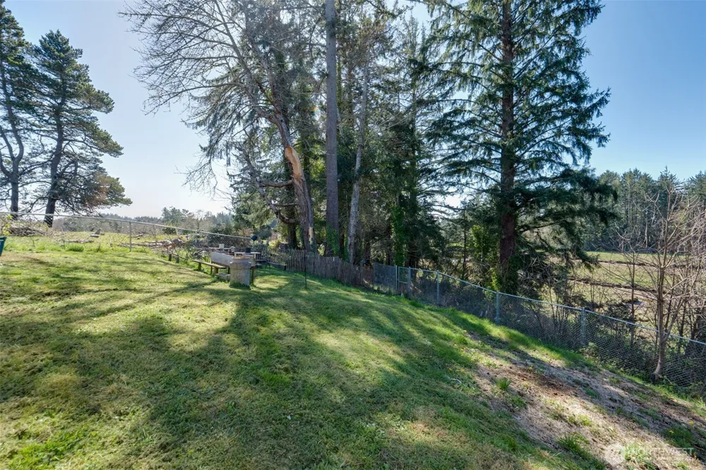 21 2nd Street Bay Center, WA 98527