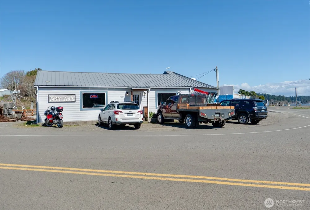 21 2nd Street Bay Center, WA 98527