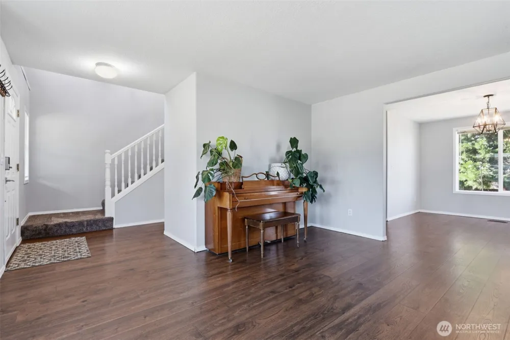 728 E Heritage Loop La Center, WA 98629