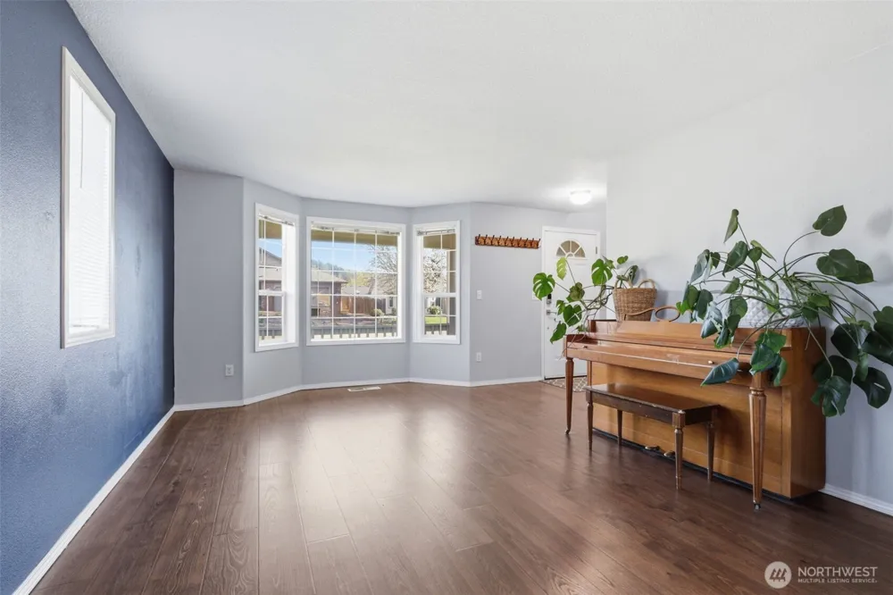 728 E Heritage Loop La Center, WA 98629