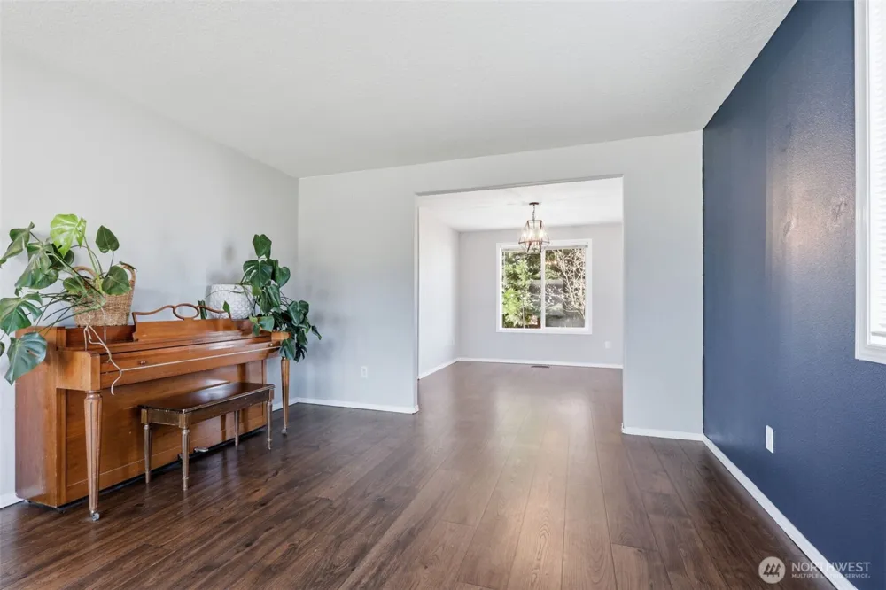 728 E Heritage Loop La Center, WA 98629