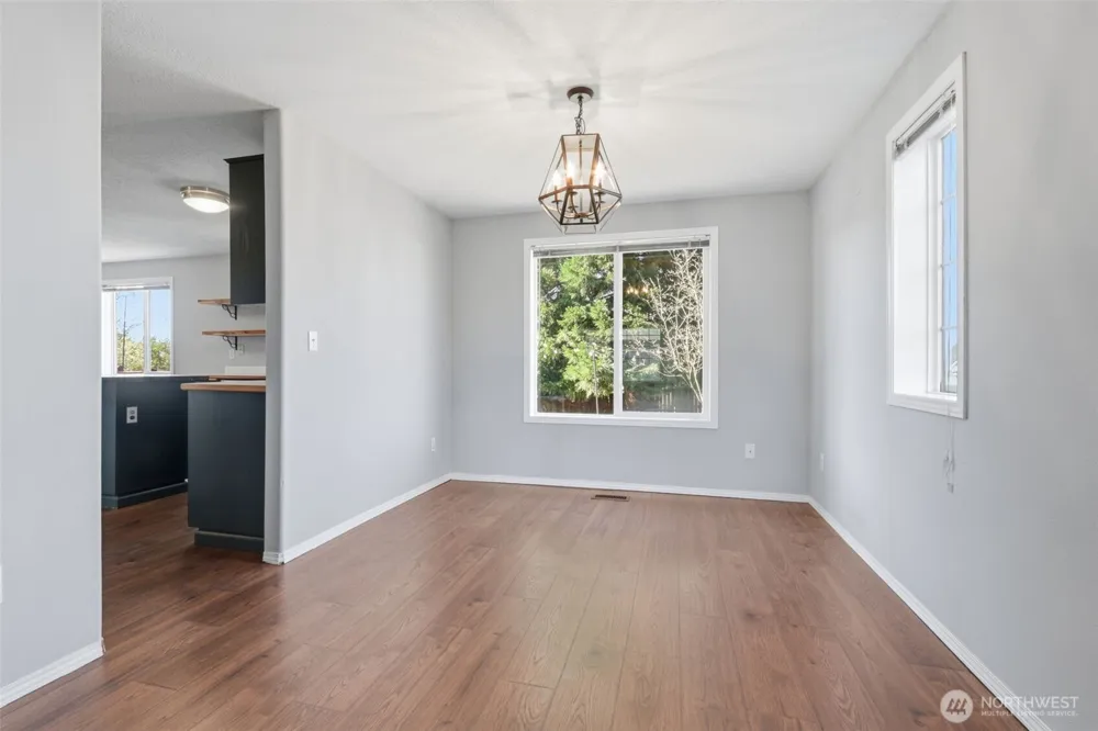 728 E Heritage Loop La Center, WA 98629