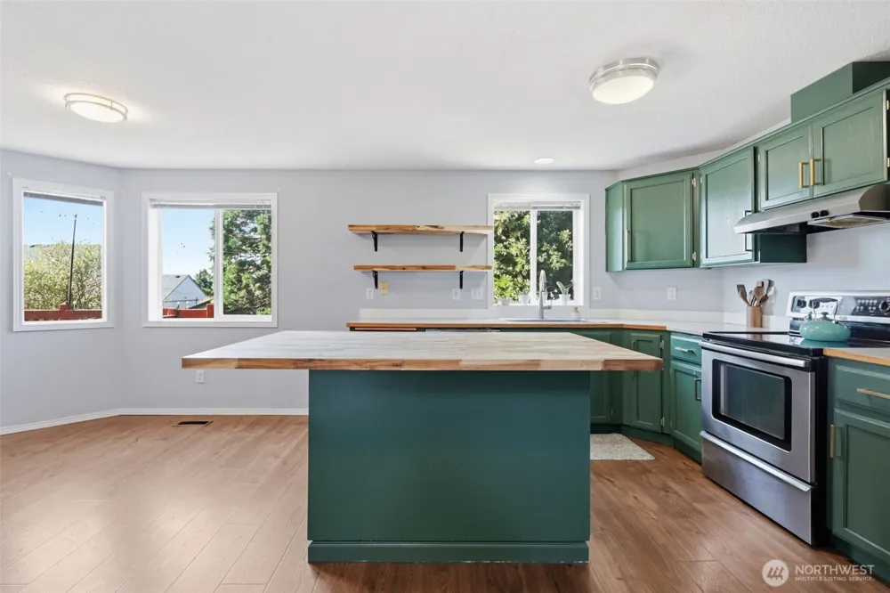 728 E Heritage Loop La Center, WA 98629