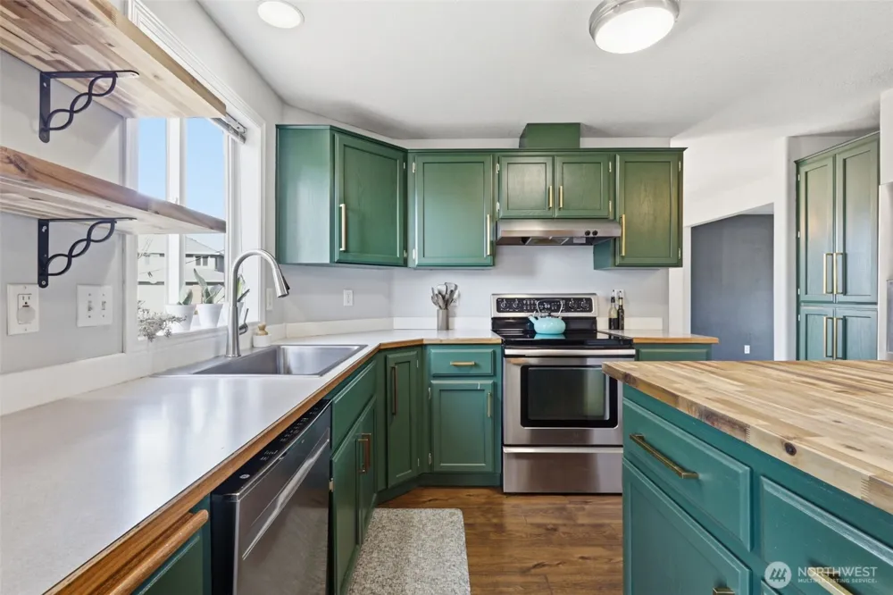 728 E Heritage Loop La Center, WA 98629