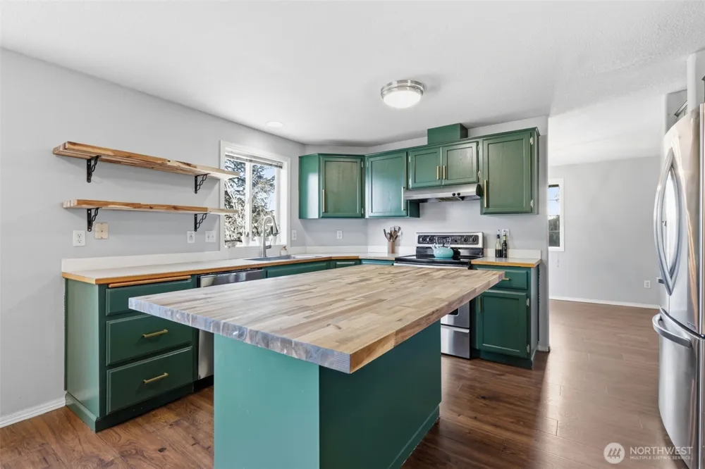 728 E Heritage Loop La Center, WA 98629