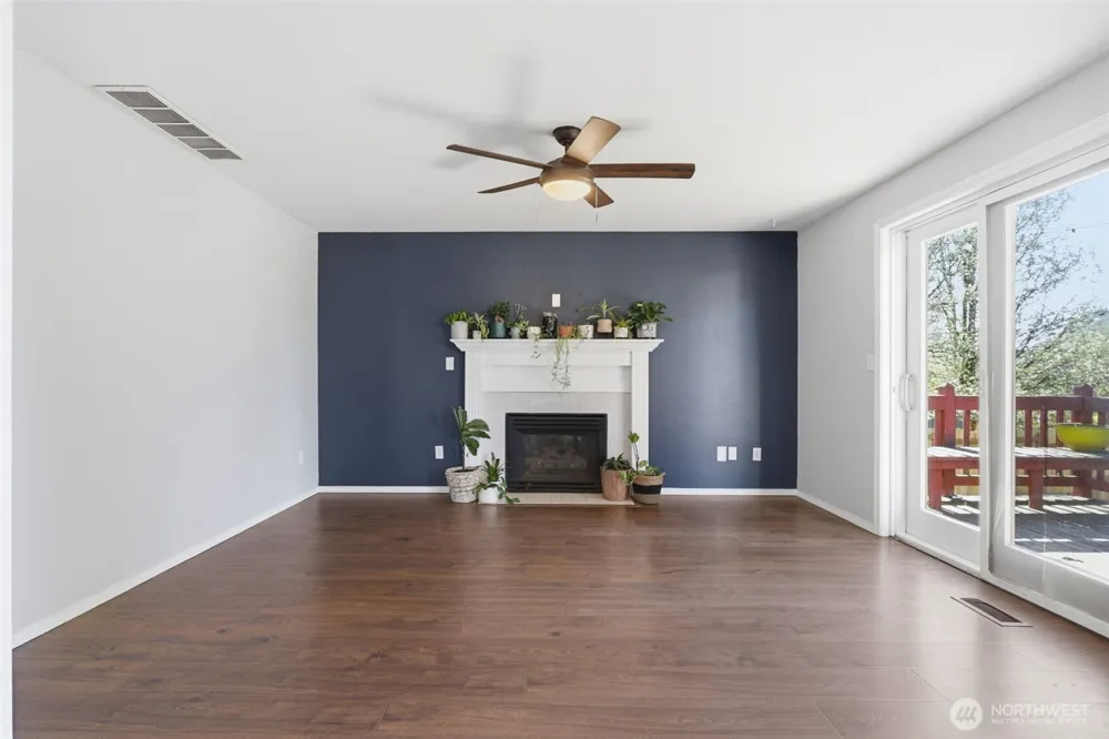 728 E Heritage Loop La Center, WA 98629
