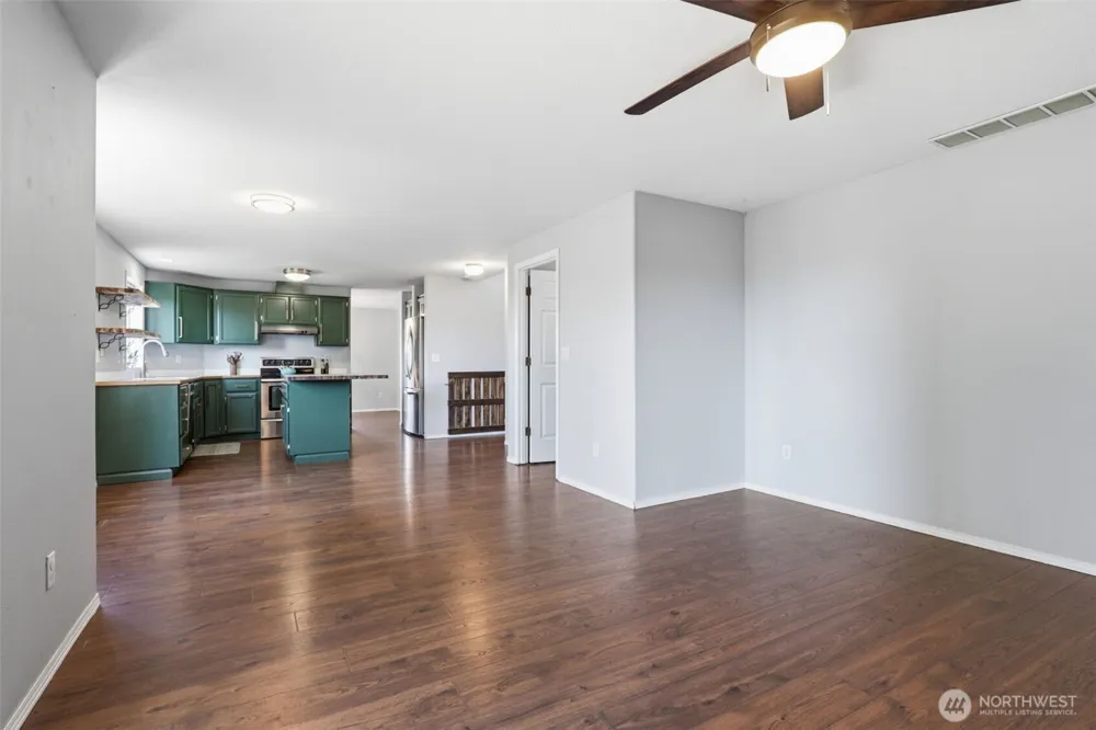 728 E Heritage Loop La Center, WA 98629