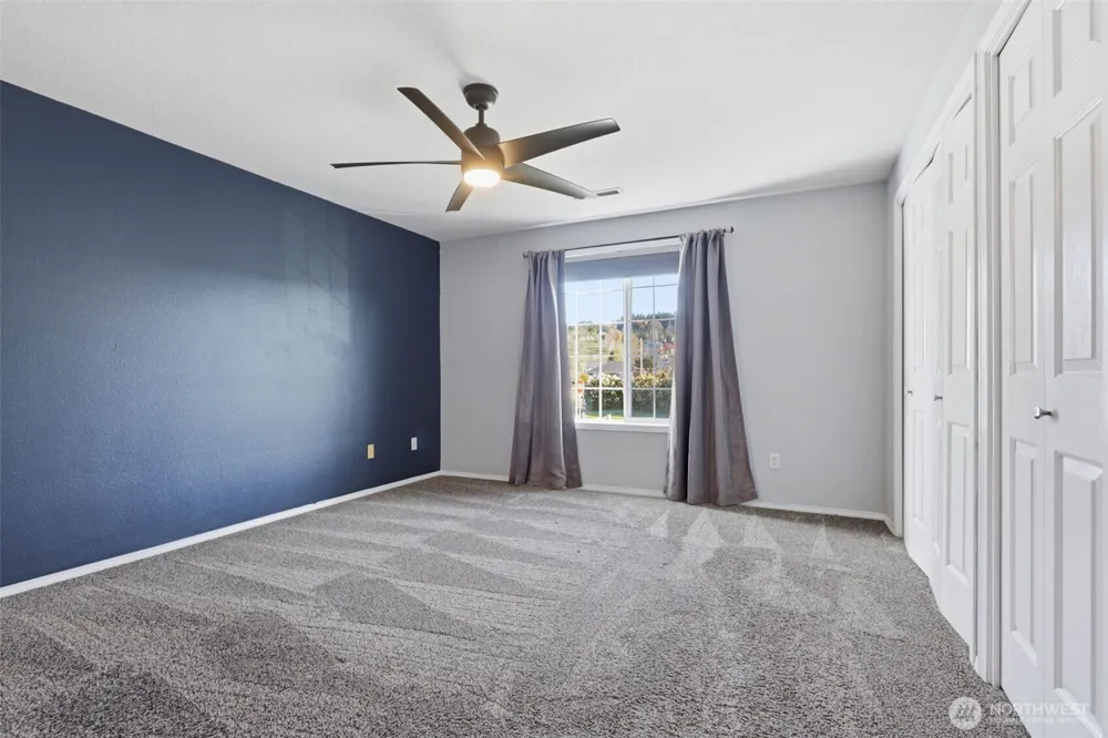 728 E Heritage Loop La Center, WA 98629