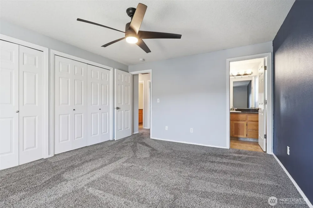 728 E Heritage Loop La Center, WA 98629