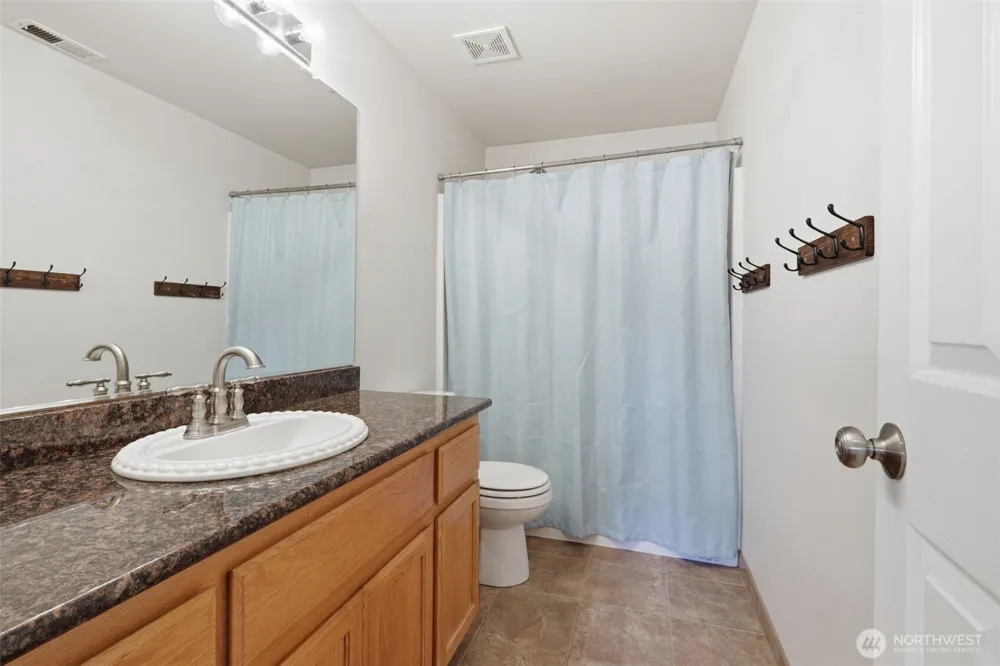 728 E Heritage Loop La Center, WA 98629
