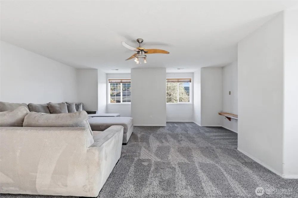 728 E Heritage Loop La Center, WA 98629