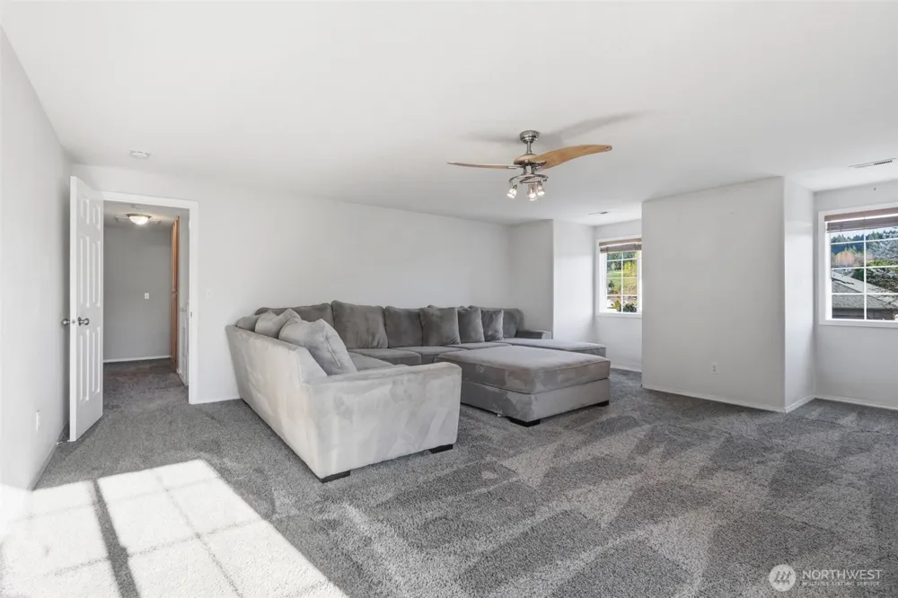 728 E Heritage Loop La Center, WA 98629