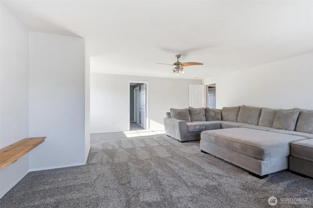 728 E Heritage Loop La Center, WA 98629