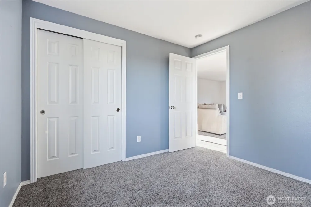 728 E Heritage Loop La Center, WA 98629